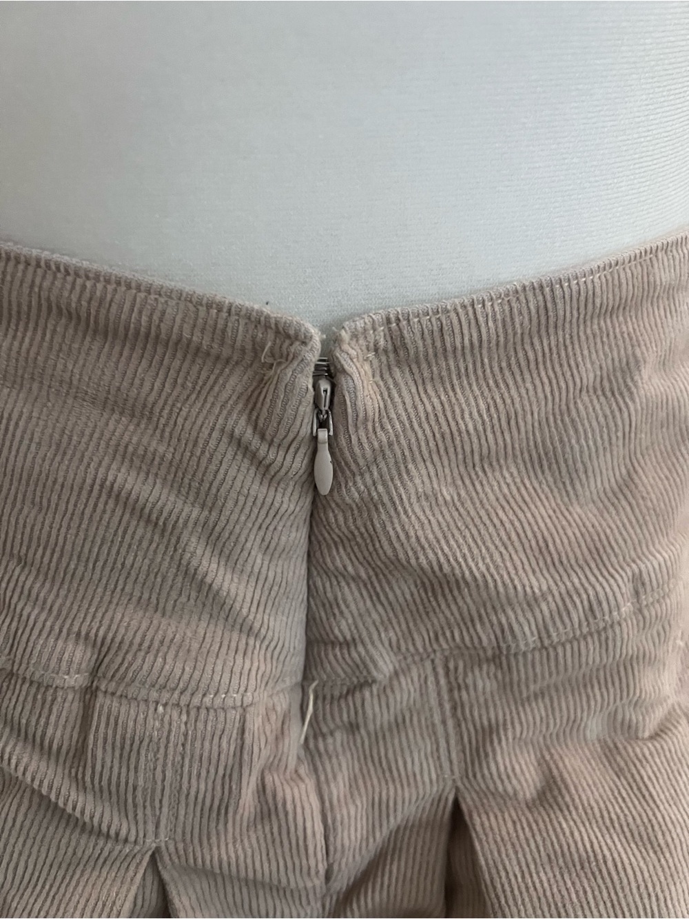 American Eagle Corduroy Pleated Mini Skirt – Beige/Taupe – Size Small - Picture 3 of 6